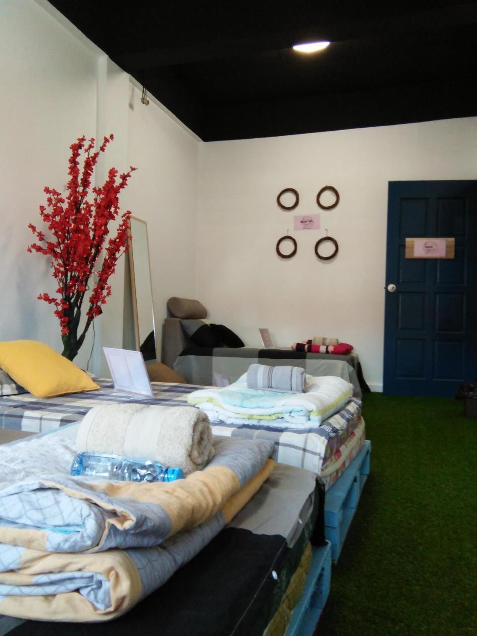 Co.Living Hostel Bandar Seri Begawan Exteriör bild