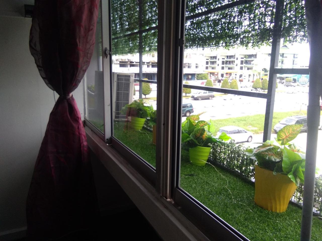 Co.Living Hostel Bandar Seri Begawan Exteriör bild