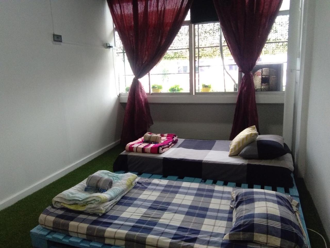 Co.Living Hostel Bandar Seri Begawan Exteriör bild