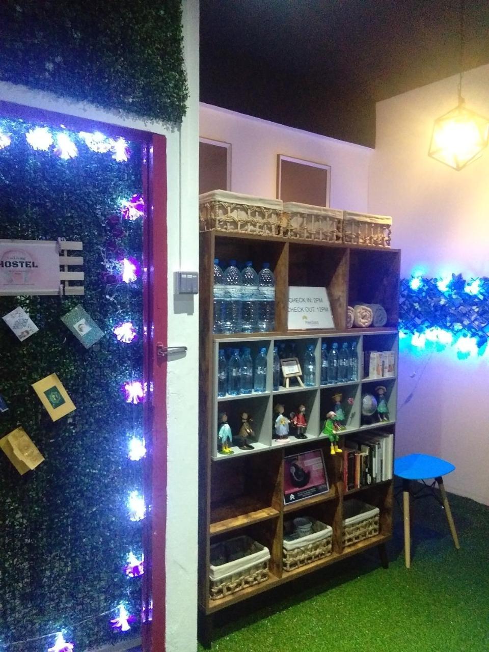 Co.Living Hostel Bandar Seri Begawan Exteriör bild
