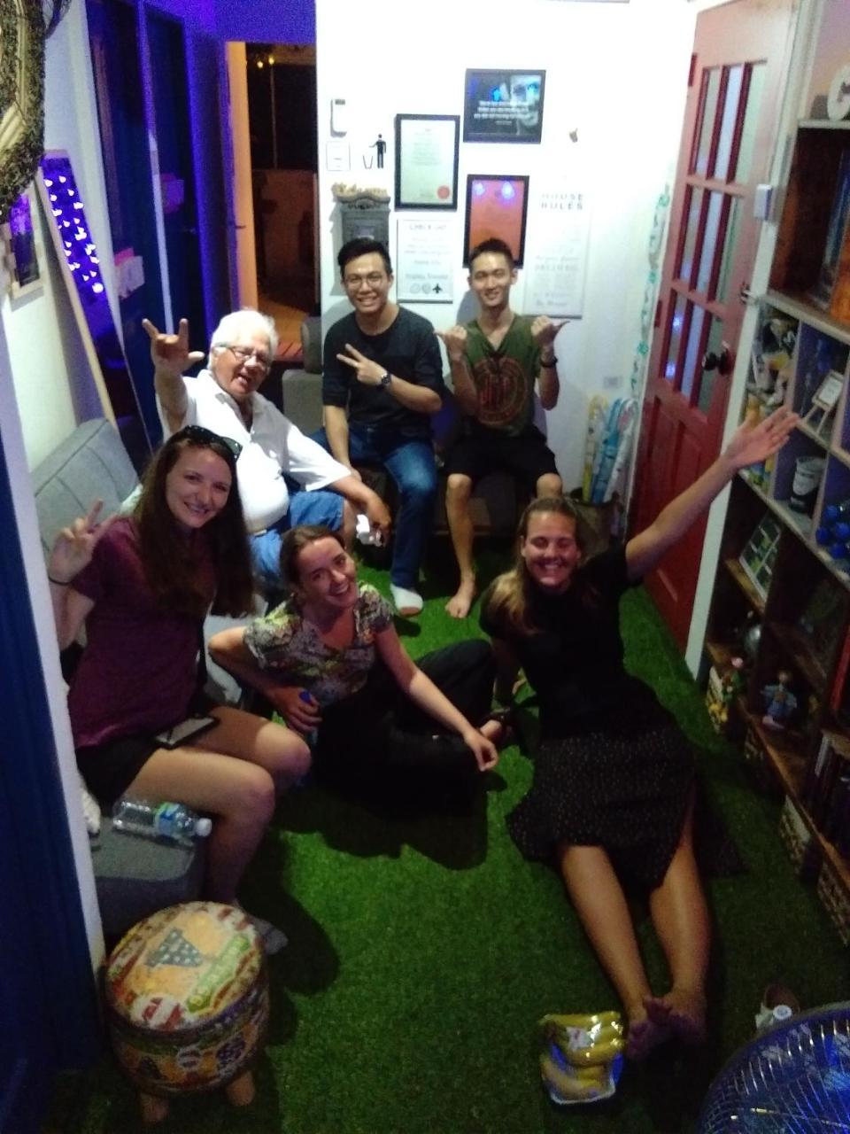 Co.Living Hostel Bandar Seri Begawan Exteriör bild