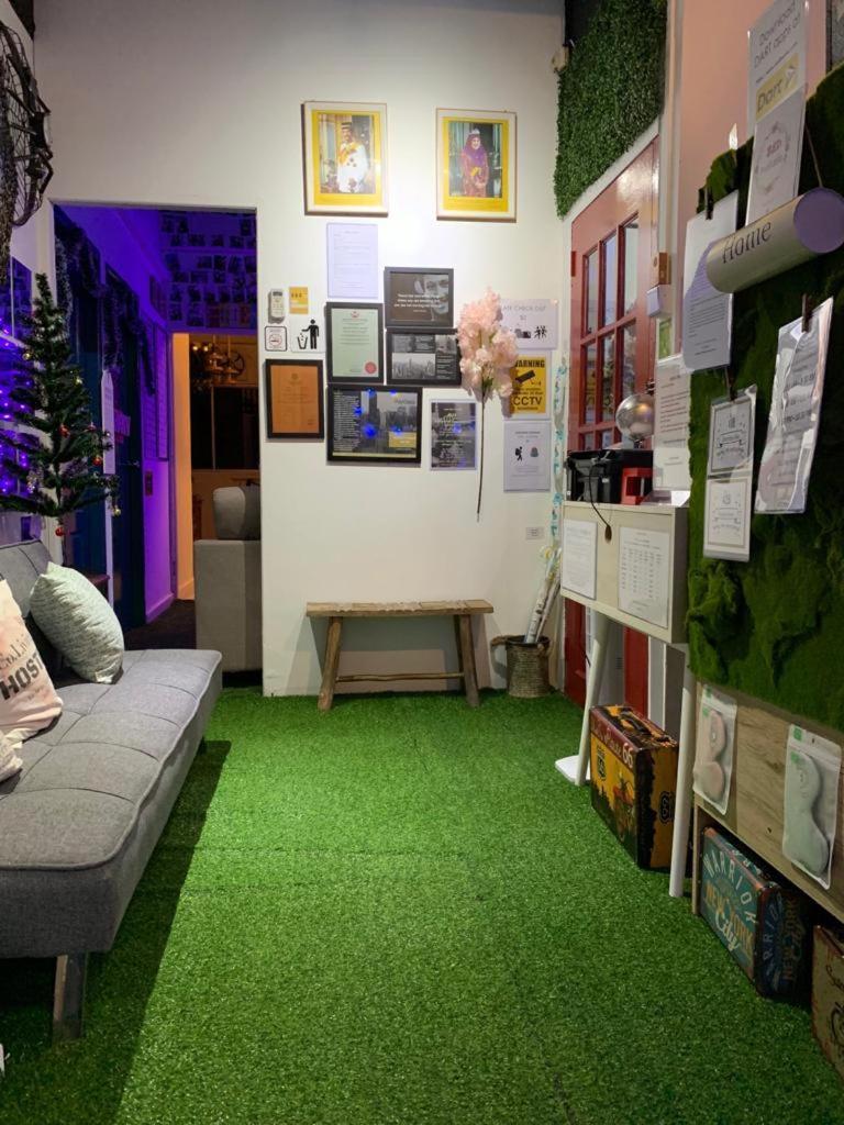 Co.Living Hostel Bandar Seri Begawan Exteriör bild