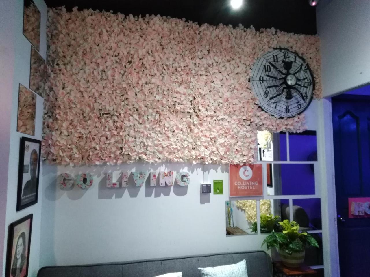 Co.Living Hostel Bandar Seri Begawan Exteriör bild
